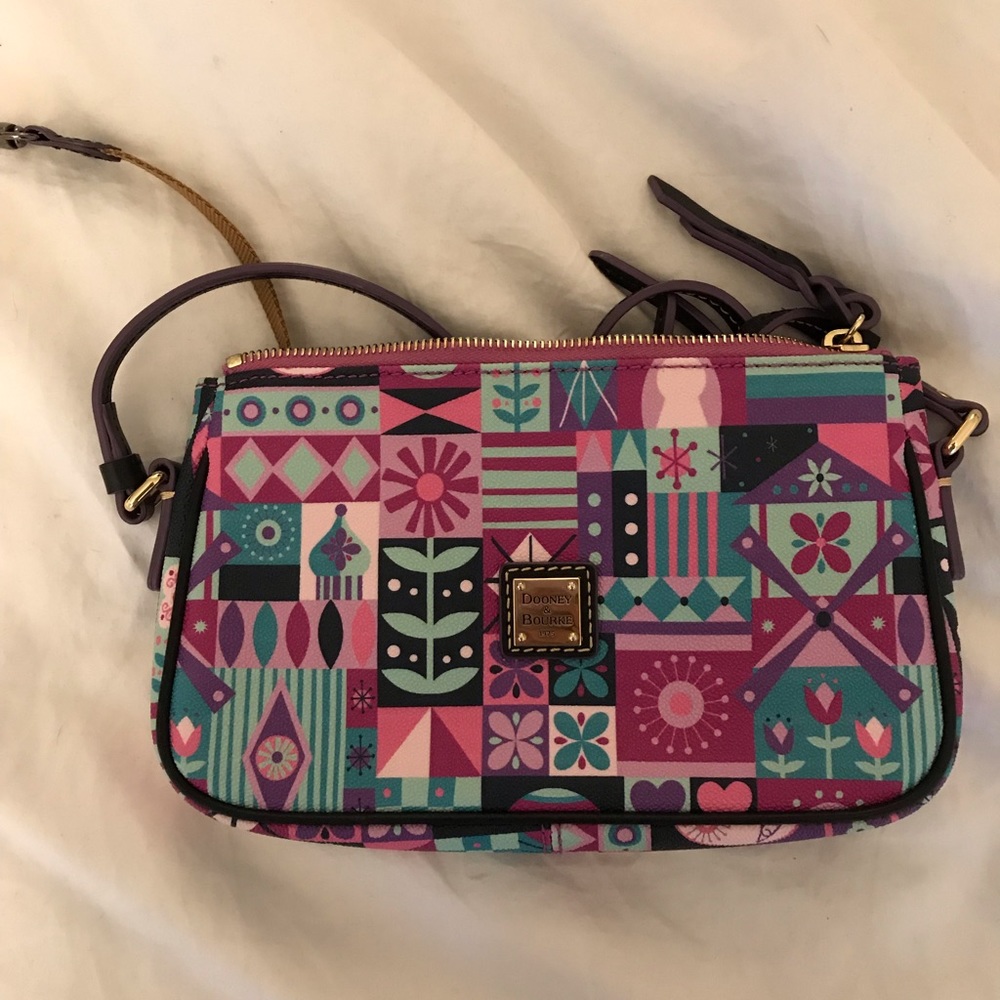 Disney dooney it’s a small world crossbody